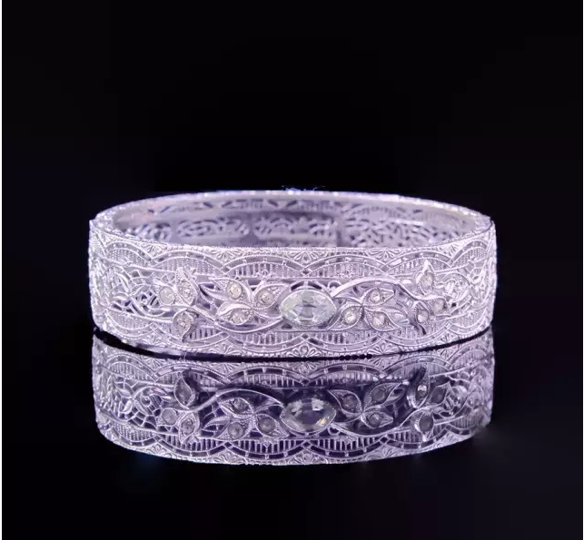 珠寶首飾盒生產(chǎn)廠家-廣州駿業(yè)包裝實(shí)業(yè)有限公司 珠寶首飾盒生產(chǎn)廠家