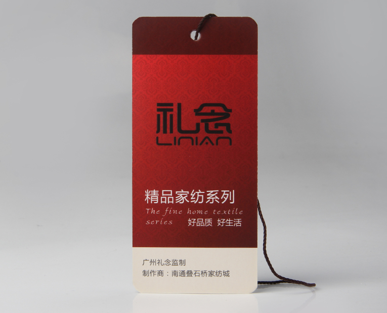 衣服吊牌在定做時(shí)出幺蛾子，制造商這樣做不懼怕劃痕