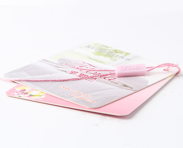 t恤吊牌在定做中，挑戰(zhàn)著色力的中性灰