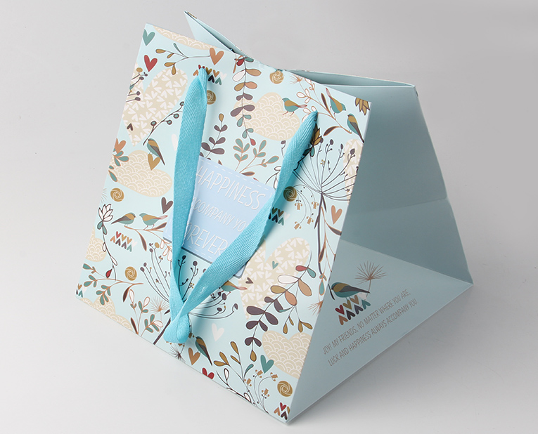 抗凍光油，讓化妝品禮品袋廠在冬天也能換發(fā)光彩