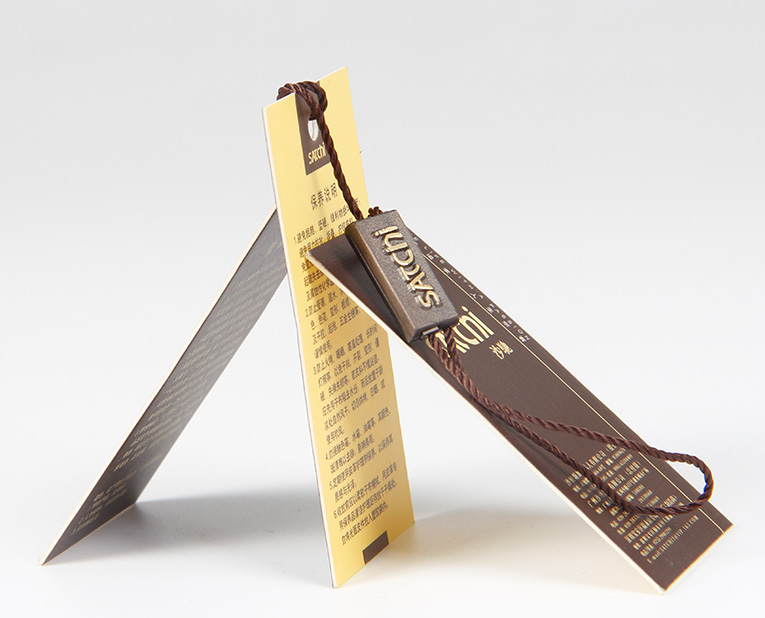 在服裝的紙牌定做過程中1個個環(huán)保新秀為何頻頻受挫？