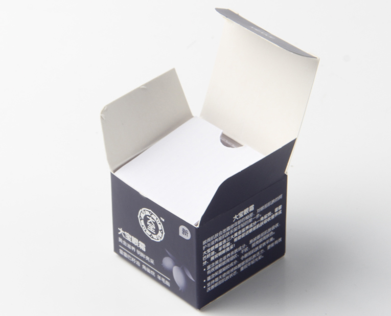 化妝品盒廠家的老師傅，為了讓工人早點(diǎn)放假，放出大招解決飛墨