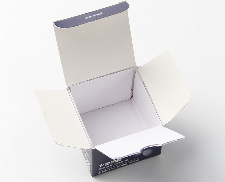 化妝品盒廠家的老師傅，為了讓工人早點(diǎn)放假，放出大招解決飛墨