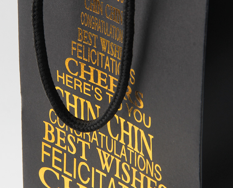 皮具禮品袋定做的質(zhì)量，其實(shí)能由&ldquo;啞巴&rdquo;傳遞出來(lái)