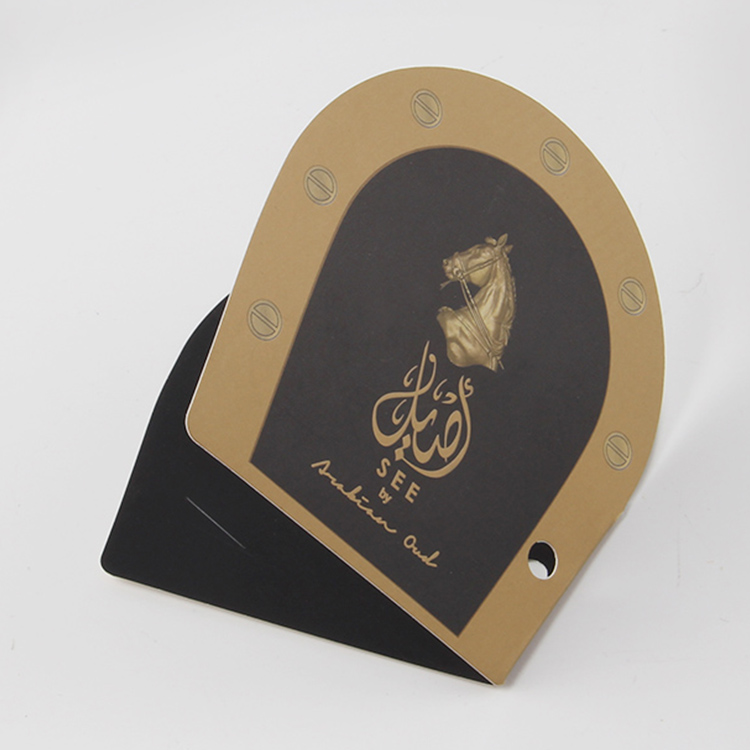 服裝的吊牌該怎么設(shè)計(jì)？問問生產(chǎn)廠家的設(shè)計(jì)師更靠譜