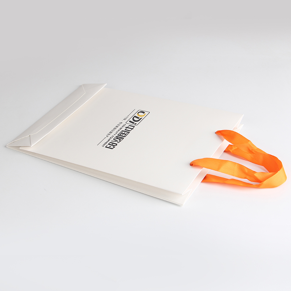 化妝品創(chuàng)業(yè)者的標(biāo)桿，紙袋工廠很榮幸見證了它的誕生