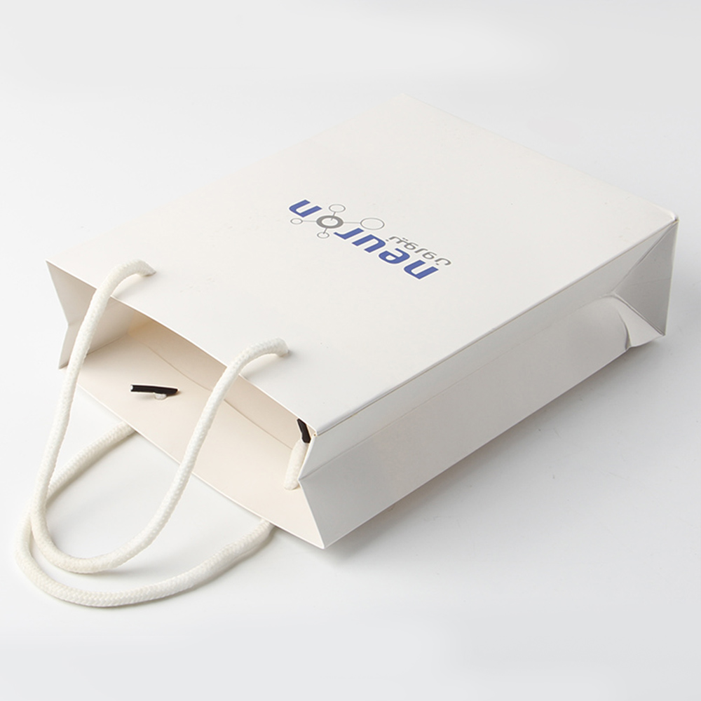 連手機紙袋都要模仿訂制，國產(chǎn)手機真的還有出路嗎？