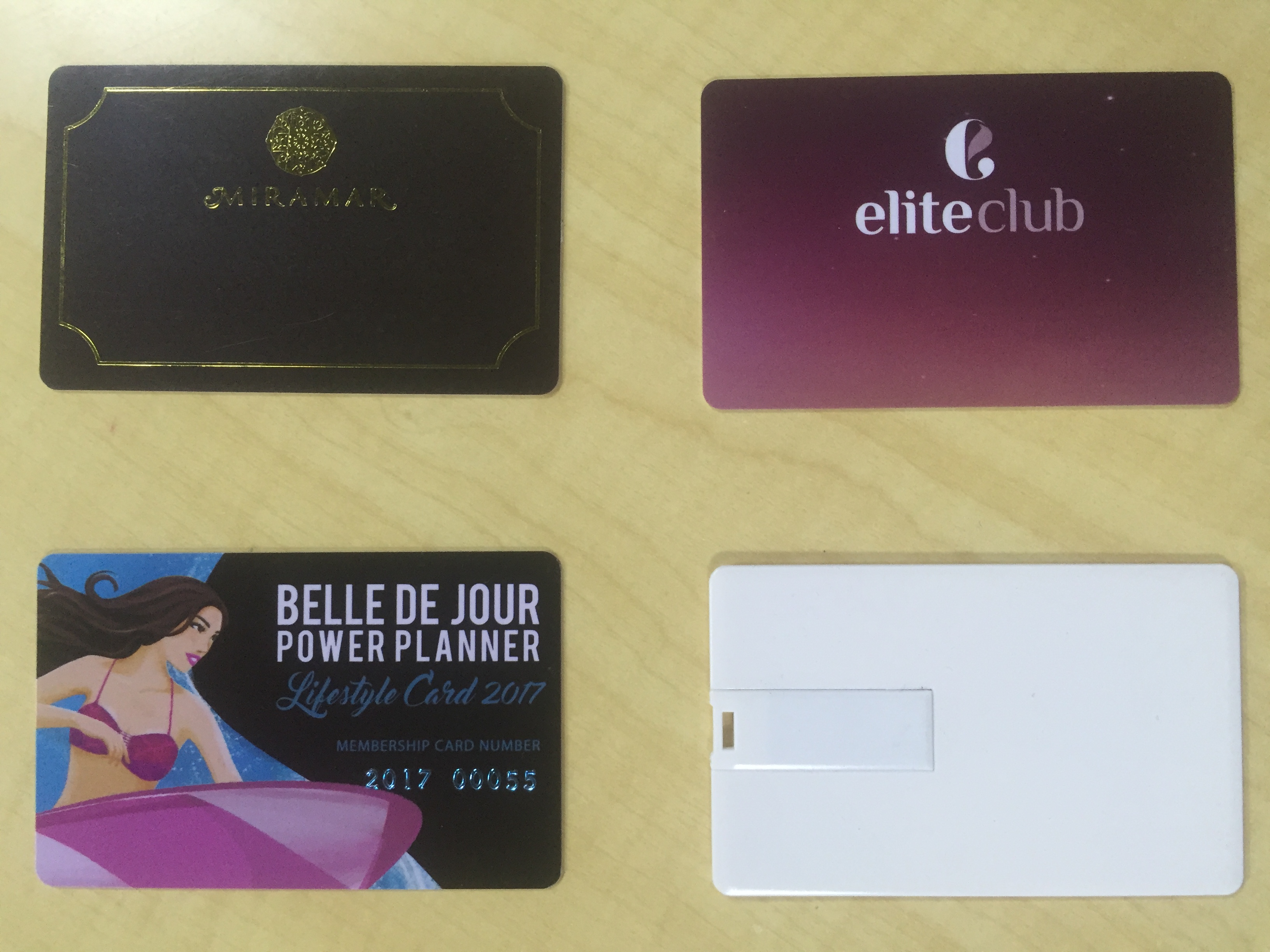 因為內(nèi)衣吊牌標(biāo)簽用pvc還是傳統(tǒng)紙牌訂做問題，成了尬聊