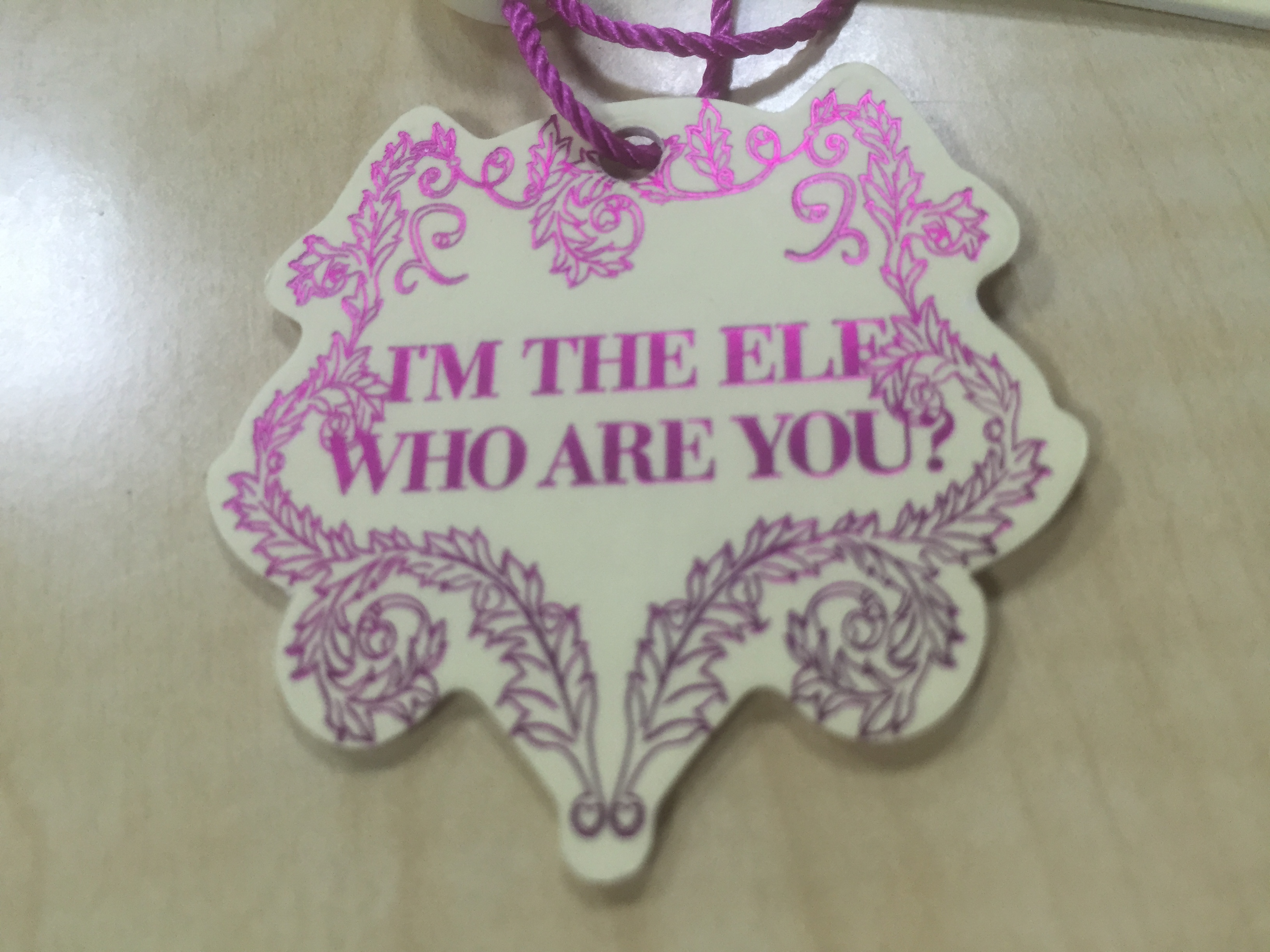 總說服裝吊牌的設(shè)計(jì)要注意燙印尺寸，解析到底是多大尺寸