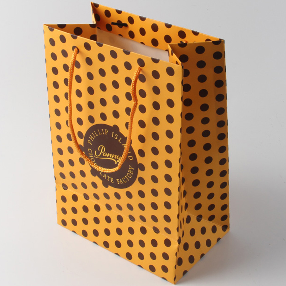 相機紙袋生產(chǎn)廠家的業(yè)務(wù)同事當時就&ldquo;O&rdquo;嘴了