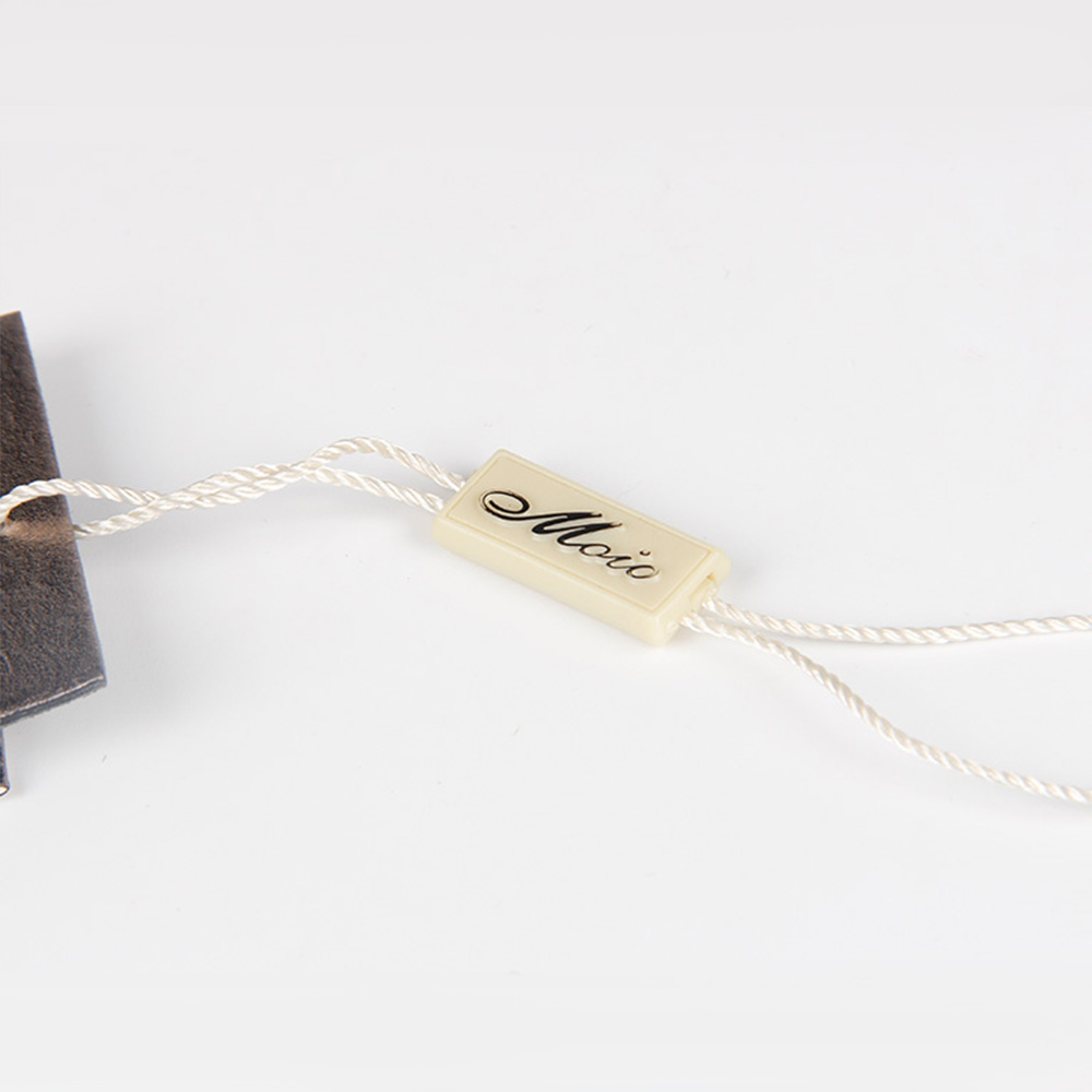 服裝紙牌生產(chǎn)廠家只是工序比普通紙品要少而已 服裝紙牌生產(chǎn)廠家只是工序比普通紙品要少而已