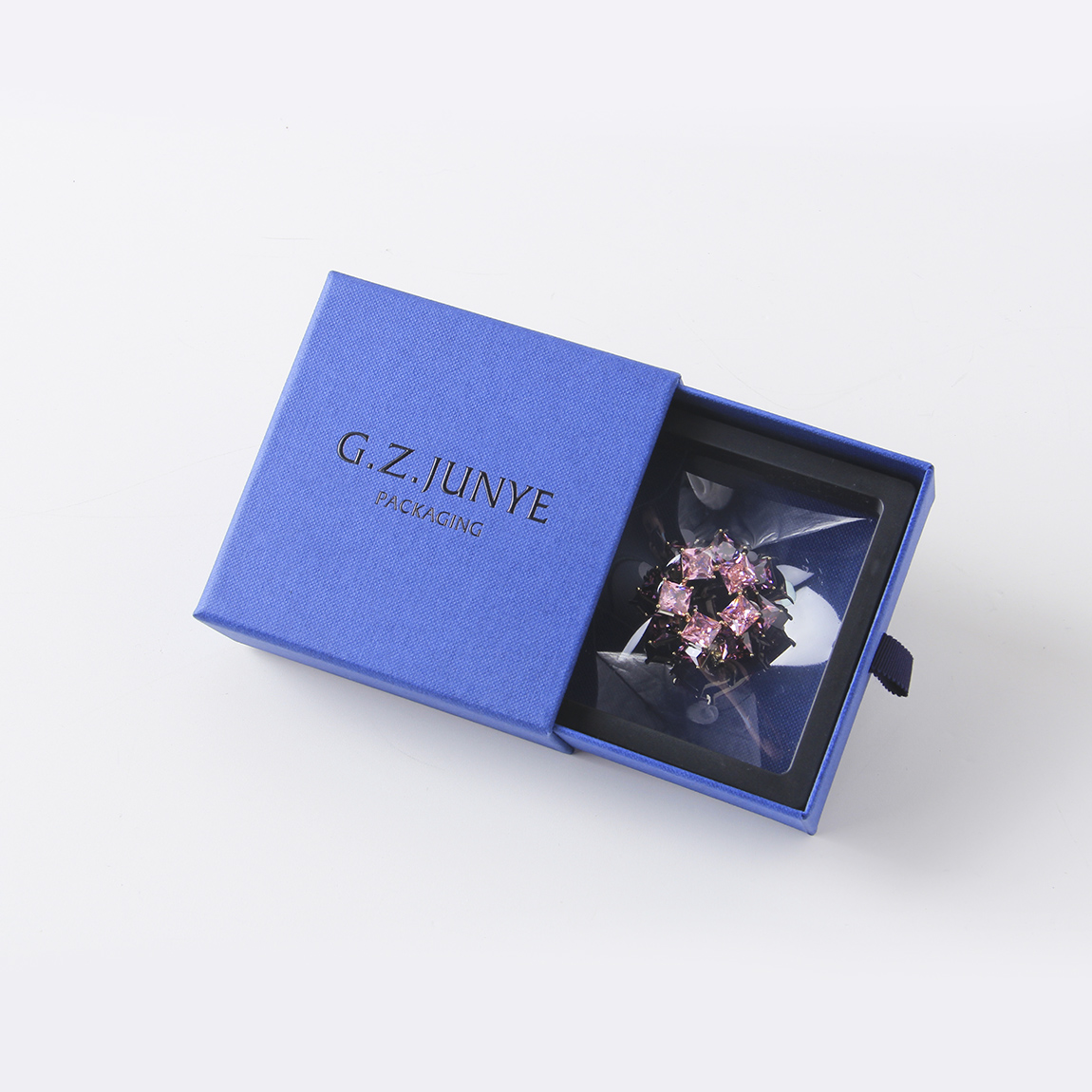 紙質(zhì)珠寶包裝盒會(huì)有哪些生產(chǎn)上的細(xì)節(jié)需要注意？